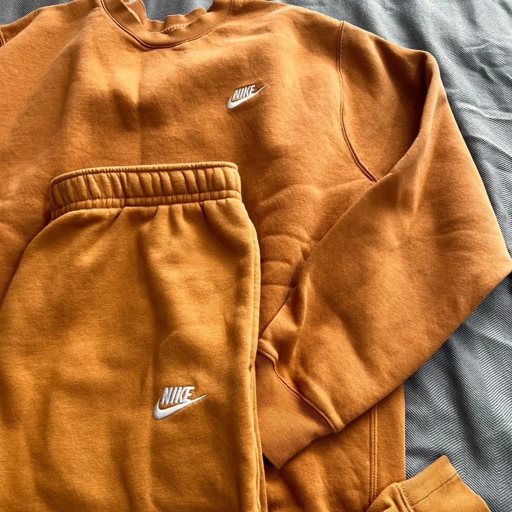 Like New Men Nike Sweatsuit Size 10.5 - Picture 2 of 4